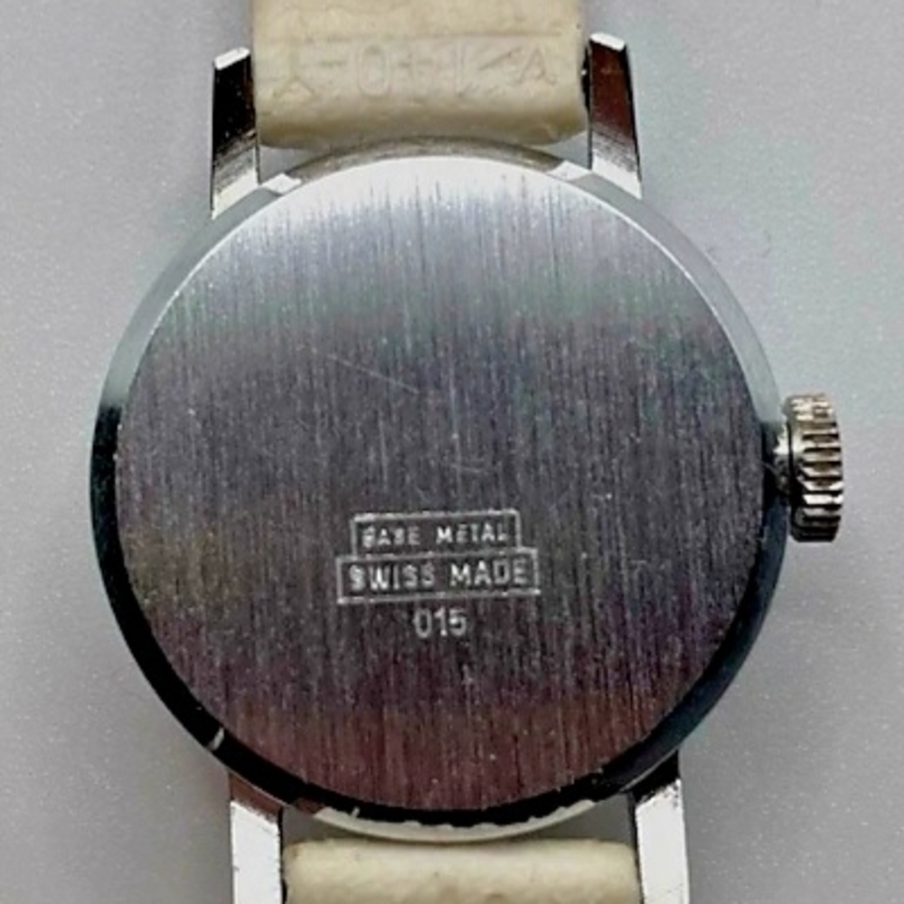 Disney Silver and White Smartwatch with Cinderella Design - Picture 3 of 5